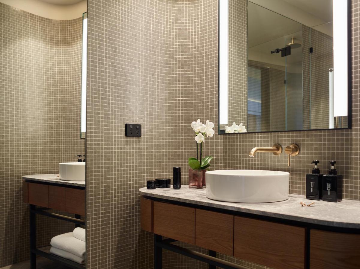 Crystalbrook Kingsley Hotell Newcastle Exteriör bild Bathroom