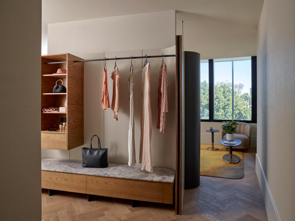 Crystalbrook Kingsley Hotell Newcastle Exteriör bild A walk-in wardrobe