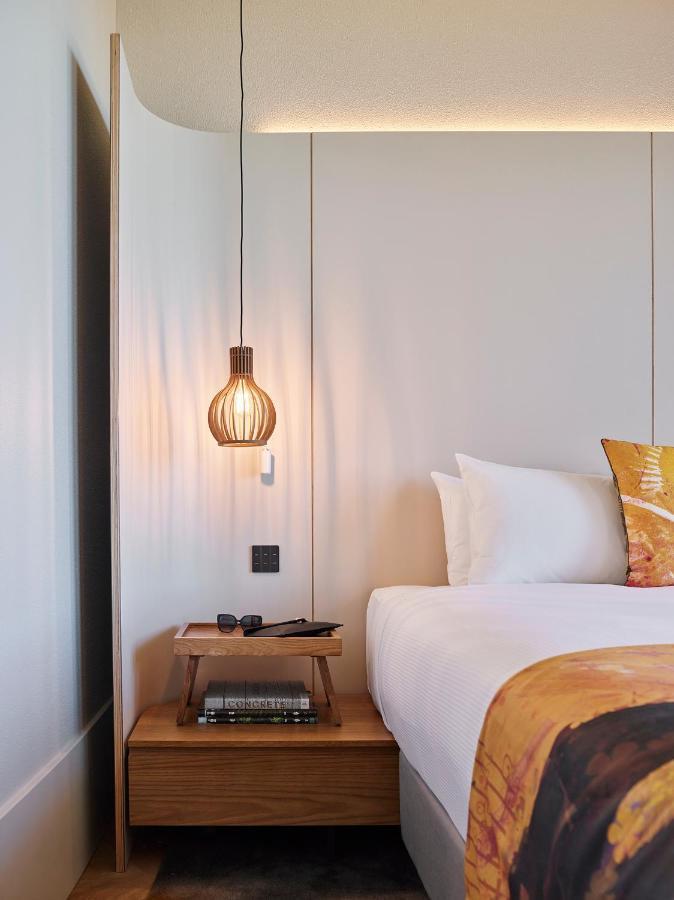 Crystalbrook Kingsley Hotell Newcastle Exteriör bild A pendant light
