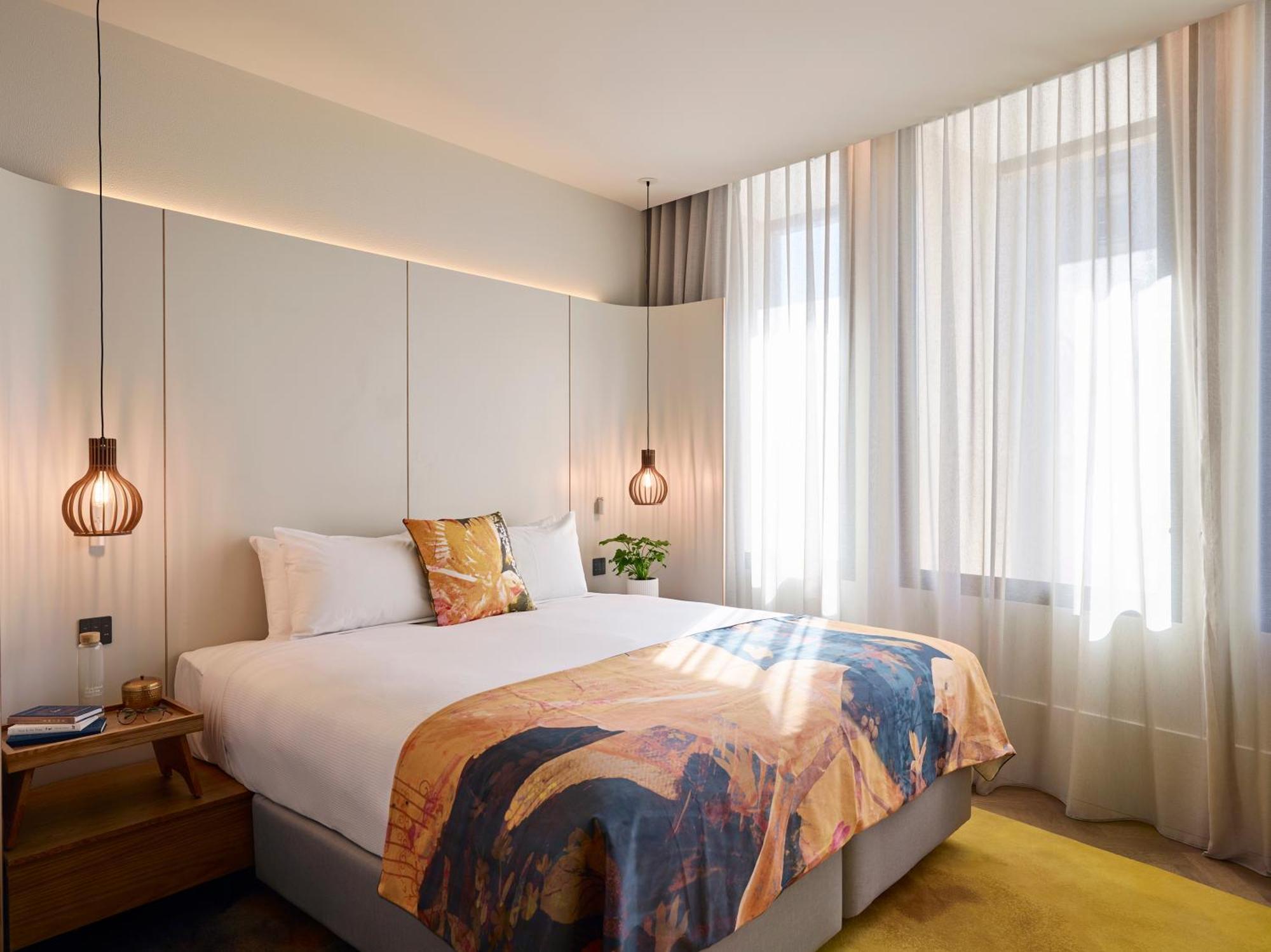Crystalbrook Kingsley Hotell Newcastle Exteriör bild A bedroom at the hotel