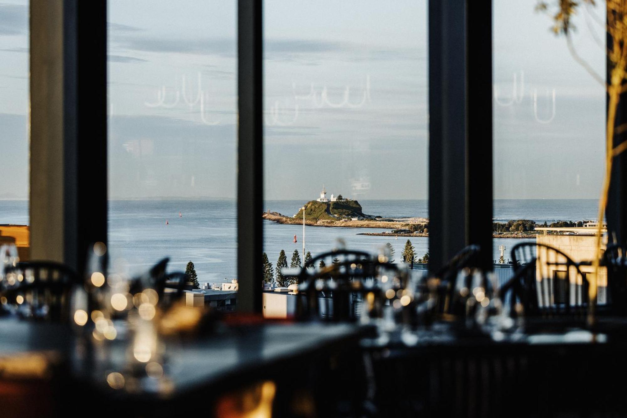 Crystalbrook Kingsley Hotell Newcastle Exteriör bild View from the restaurant