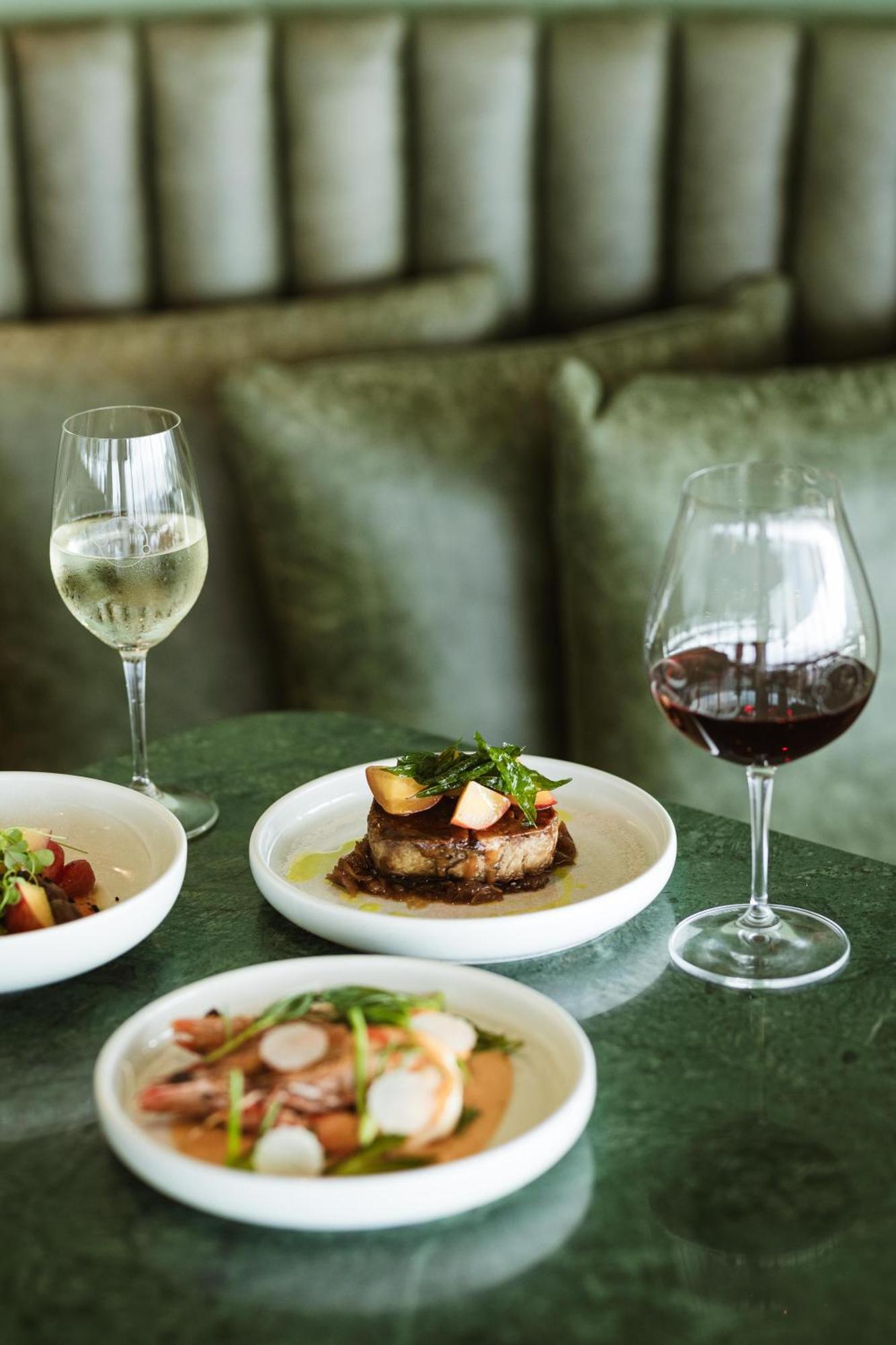 Crystalbrook Kingsley Hotell Newcastle Exteriör bild Wine and food