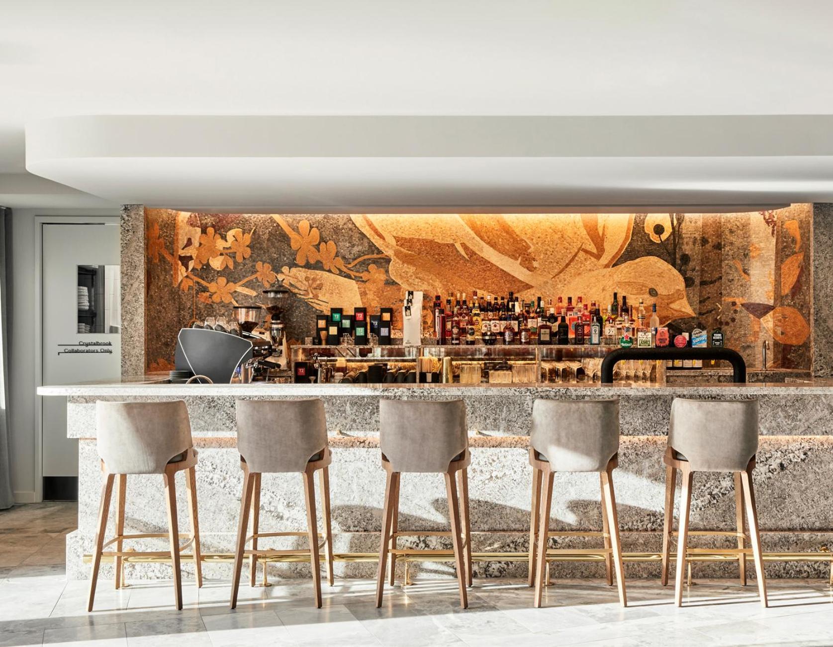 Crystalbrook Kingsley Hotell Newcastle Exteriör bild The bar at the 100 East 53rd Street building
